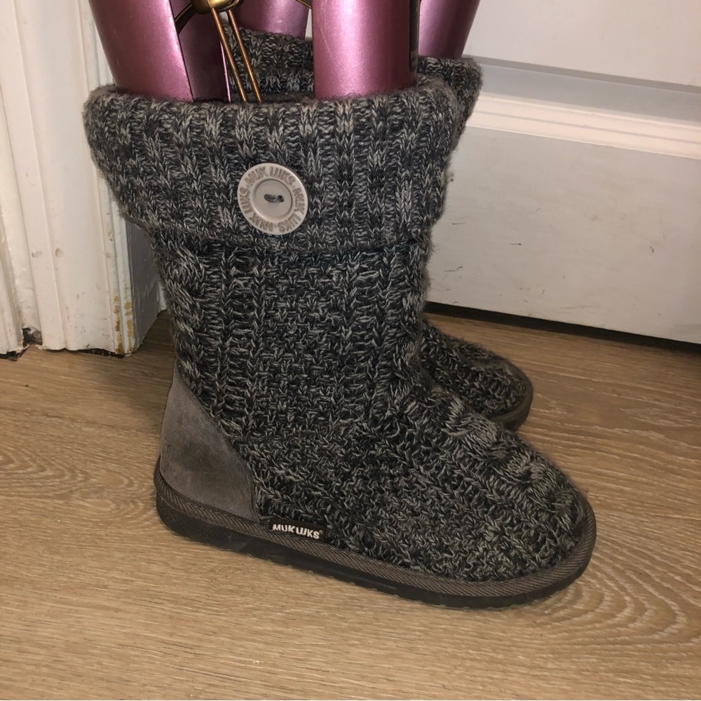 Muk Luks ladies knitted boots size 6